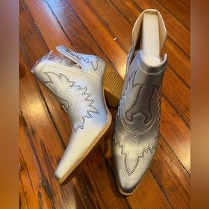 Cute cowgirl boots! Perfect for a fun Bach or a girls night out!